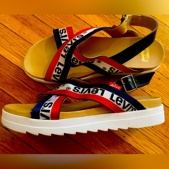 Levi’s platform sandals size 39 but fits like an 8 - Picture 1 of 3